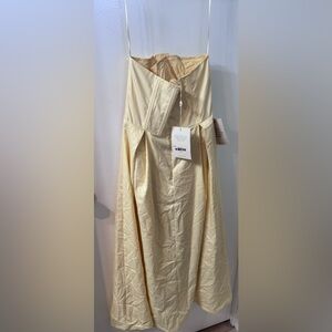 Never worn, Elegant light yellow zip Strapless Dress